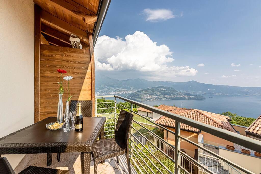 La Dolce Vita - Vista Lago E Piscina Parzanica エクステリア 写真